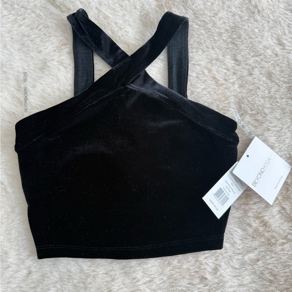 NWT! Beyond Yoga velvet converge cropped tank black size XS - Picture 5 of 7